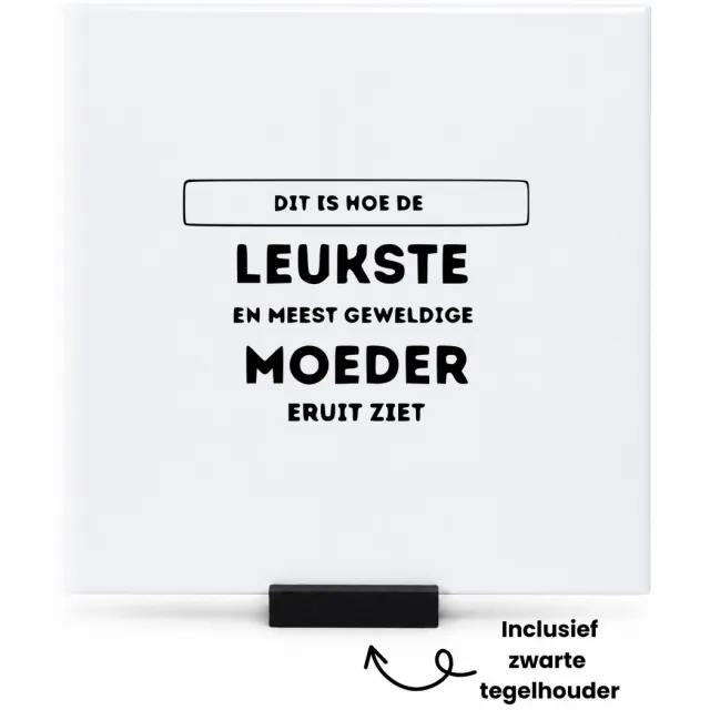 Hacebo Dit is hoe de leukste en meest geweldige moeder eruit ziet tegeltje met tegelhouder - Moeder - Familie mensen met een moeder - tegeltjes met tekst - Moederdag - Cadeau - spreuktegels - 15x15 CM Wit
