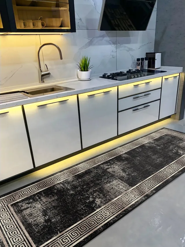 De Groen Home Vloerkleed 80x220cm - HARMONIE COLLECTIE - Keukenloper - Halloper - Gold&Zwart - Wasbaar Antislip Zacht Tapijt Zwart & Gold
