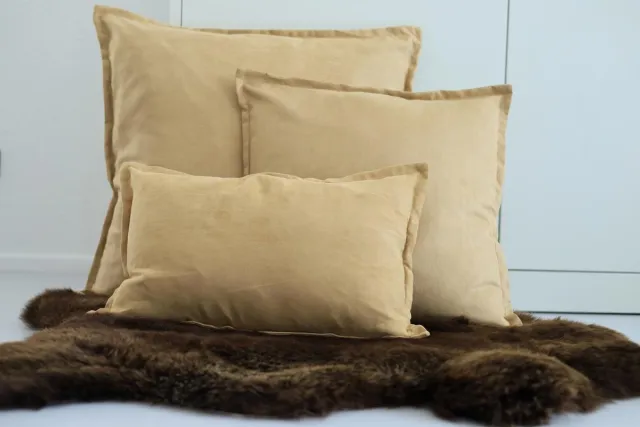 Blissful home Blissful® Suède Kussen-SET! (Champagne) - Set van 3! - Hoge kwaliteit! - Sierkussens voor een luxueuze uitstraling - Wasbaar - Afmetingen: 30x50cm, 45x45cm, 60x60cm - Een symfonie van luxe en comfort
