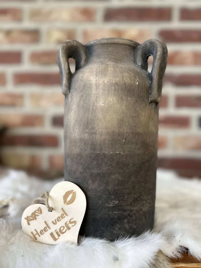 Creaties van hier Vaas met handvat - grey - 25,5 x 12 cm - brocante - met houten hartje