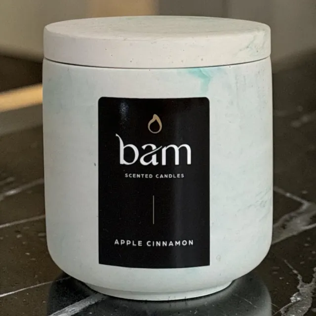 Bam Kaarsen Apple Cinnamon Geurkaars – Zonnebloemwas – Houten Lont – Groen Rond Potje met Deksel – Round Collection – 140 g - appel kaneel groen gemarmerd