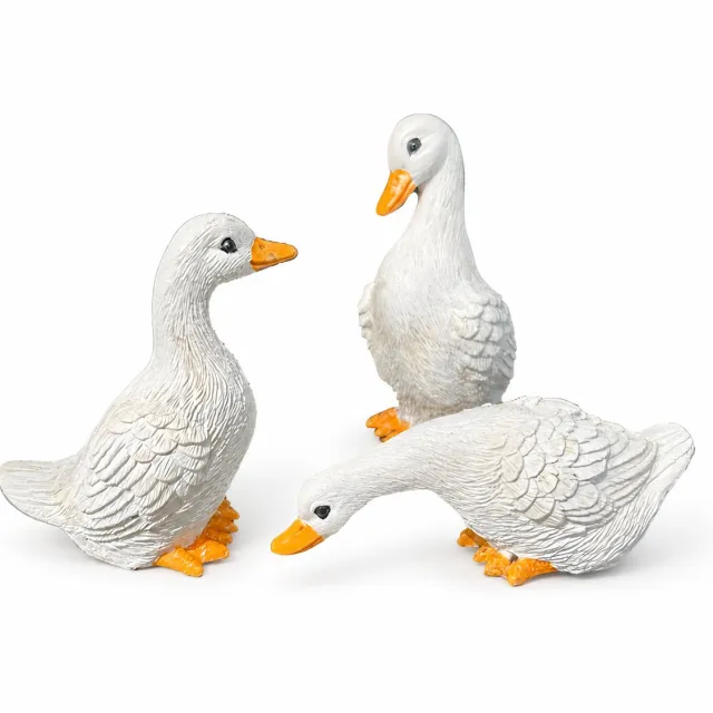 Gloovon Ganzenbeeldjes Set van 3 - Gedetailleerde Ganzen Decoratie voor Binnen - Miniatuur Beeldjes voor Vensterbank of Woonkamer - Kunsthars - Wit/Oranje