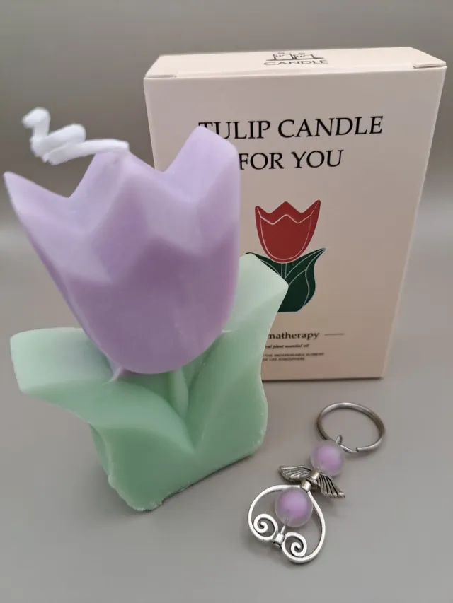 een Engeltje voor jou.. Tulpen Geurkaars - Bloemvormige Geurkaars - Geluksengeltje - een Engeltje voor jou - Engel - Ethetische kaars - Aroma kaars - Tulpen decoratie - Geurkaars - Cadeautje - Kaars geschenk - Hollandse Tulp - Tulpen cadeau - Aromatherapie Paars, groen