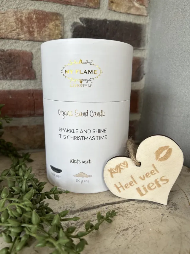 Creaties van hier Giftbox 'Sparkle and shine, it's Christmas time' met Kaarsenzand en Houten Hartje - Kaars