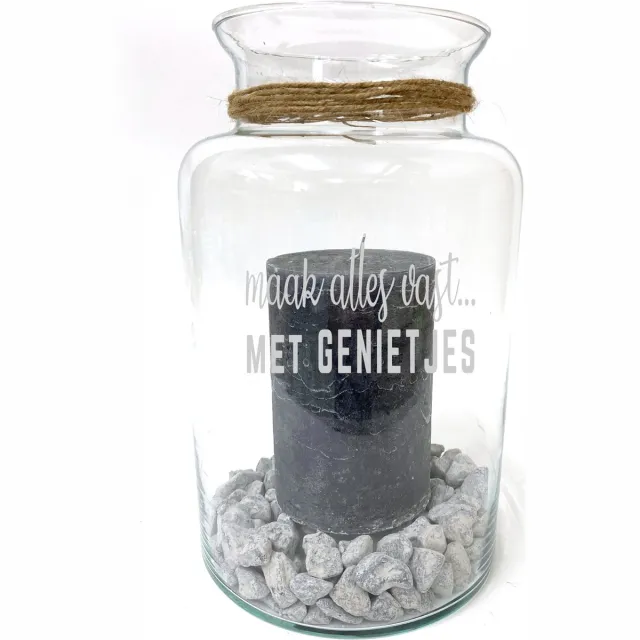SandD-art Windlicht/Vaas met tekst gravure QUOTE: MAAK ALLES VAST MET GENIETJES. Zonder kaars en stenen. Cadeau- verjaardag - bruiloft - trouwdag-samenwonen. Het formaat is 30cm, 16cm doorsnede. Helder glas