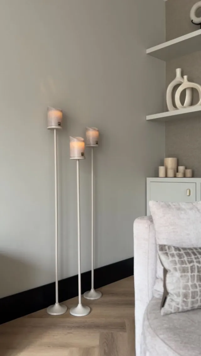 Branded By/PTMD Vloerkandelaren set van 3 stuks beige incl. beige LED Candles-kaarsenhouder-stompkaarskandelaar-kaarsenstandaard-120,110 en 100 cm hoog-Branded By-Moederdag-Cadeau