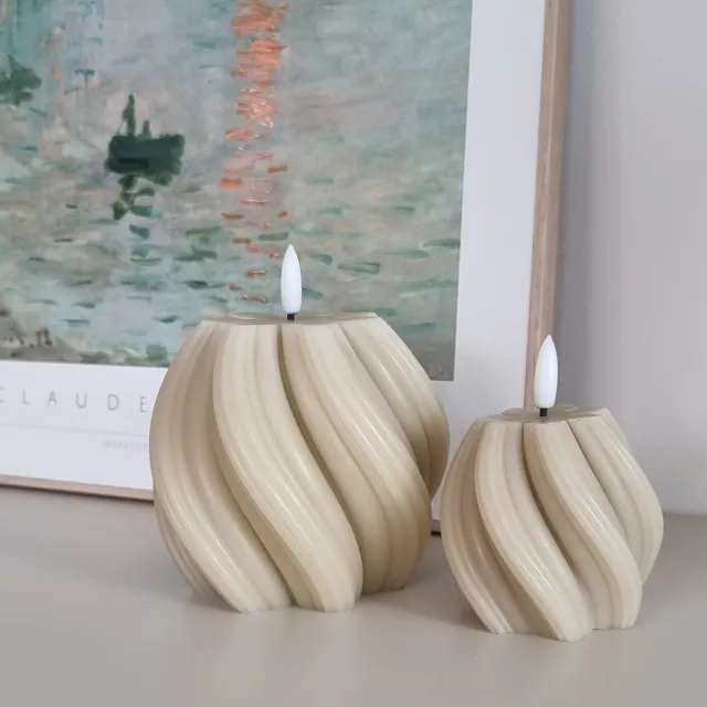 VITAMO Twist Set - LED Kaarsen met Echte Wax en Realistische Flikkering - Met Timerfunctie - Natuurlijke en Sfeervolle Uitstraling - Twists - Beige (2 Stuks)