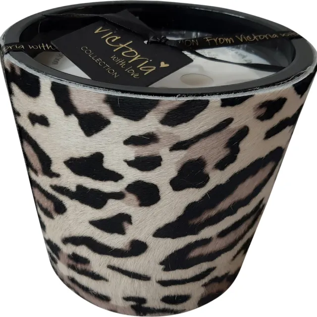 VICTORIA WITH LOVE BY PHILLINE.BE Victoria With Love Kaars - Hairy Ciuffo Black - S - Geurkaars zwart en wit