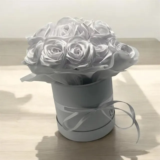 KV designs Rozenboeket - Satijnen boeket - Rozen - Wit