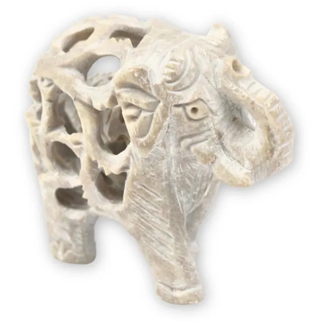 Ruben Robijn Speksteen olifant in olifant 5 cm n.n.b
