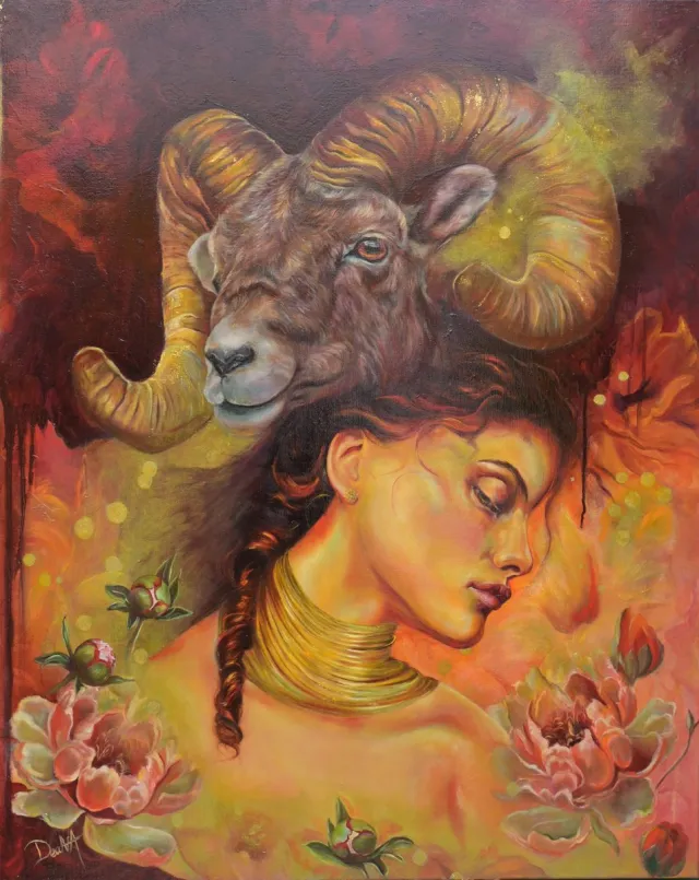 myDeaNA Glas schilderij - Vrouwenportret met Ram - Spirituele Kunst & Symboliek - 100 x 125 cm. - myDeaNA vnl. roodtinten