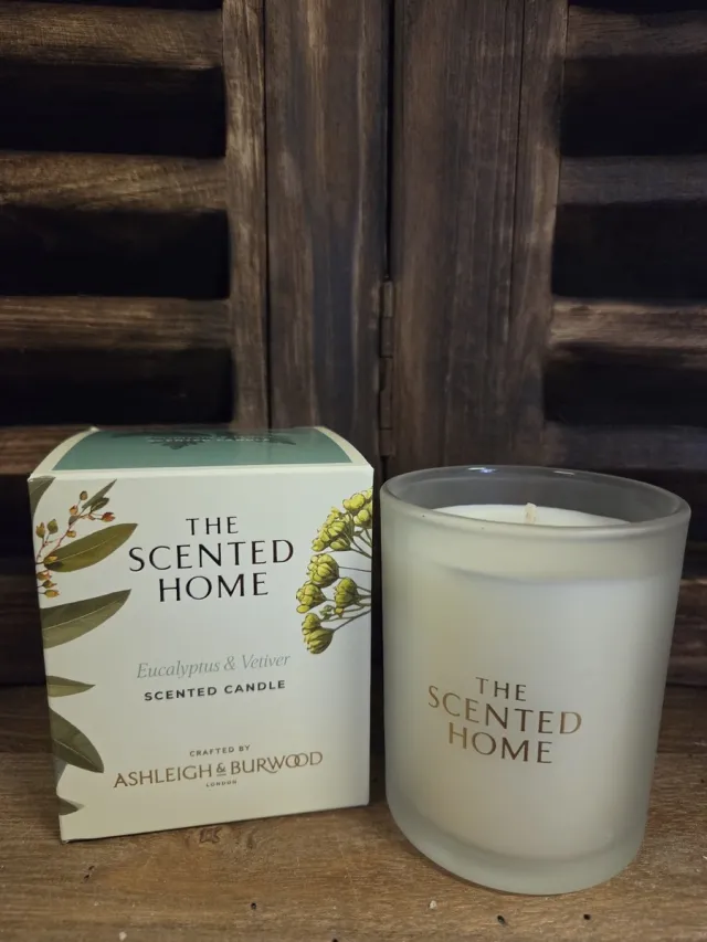 Ashleigh & Burwood London Ashleigh & Burwood Eucalyptus & Vetiver - geurkaars - 40 branduren - 1 stuk creme