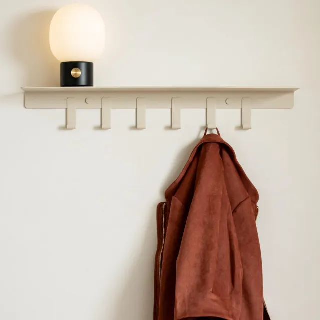 Famanu Wandkapstok met plank 'Holmsen', modern design, kapstokhaken en kledingrek van metaal, taupe zandkleur, ideaal voor de hal