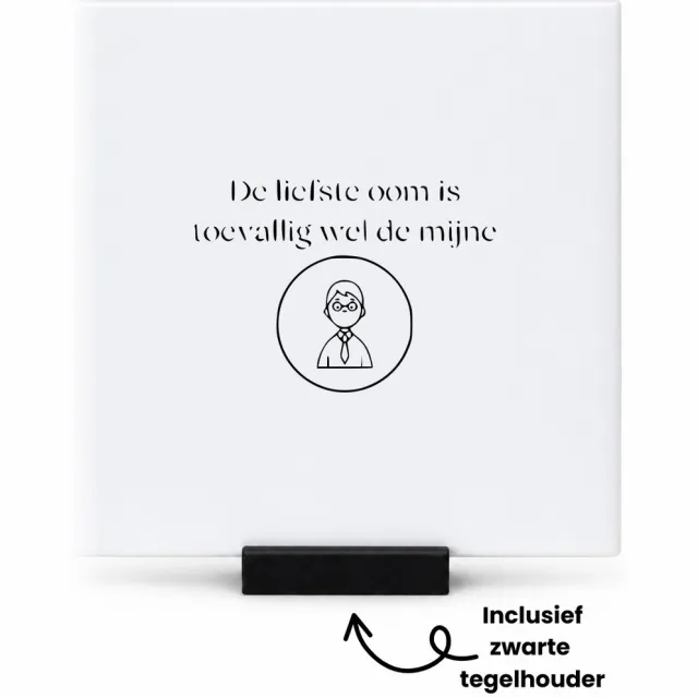 Hacebo De liefste oom is toevallig wel de mijne tegeltje met tegelhouder - Oom - beste oom ever - tegeltjes met tekst - Familie cadeau - Bedankje - Bedank cadeau - Familie kado - spreuktegels - 10.8x10.8 CM Wit