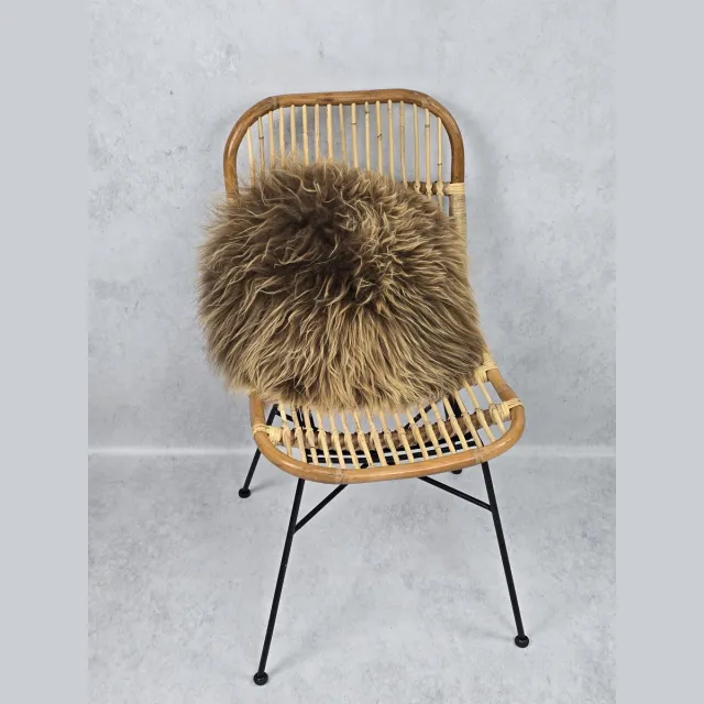 Bèèèhst Genôch Kussen – Schapenvacht – IJslands – Exclusieve collectie – Woondecoratie – Bruin, Camel – 100% echt natuurlijke wollen vacht – Ø35 cm