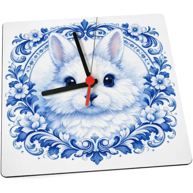 Mr Cadeautjes Klok 19 x 19 - design Een speels konijnportret met een klassieke krans van vintage | cadeau Wit