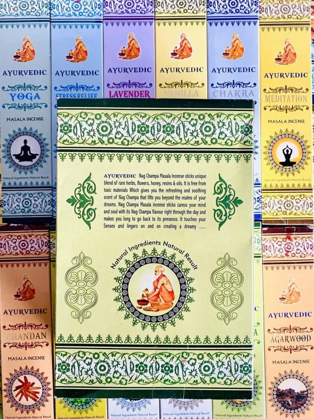 Ayurvedic Wierook Nagchampa Ayorvedic Masala incense Assortiment 12 Soorten (12 pakjes x 15stokjes) + wierookhouder van mangowood ZWART