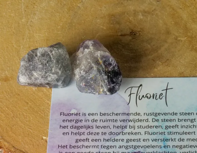 GemsByShy Fluoriet Trommelsteen Ruw, edelstenen - Perfect cadeau voor mannen en vrouwen - Inclusief uitleg - Spiritueel - Fluorite - Bescherming - Rust - Structuur - Inzicht - Fantasie - Angst - 100% NATUURLIJK