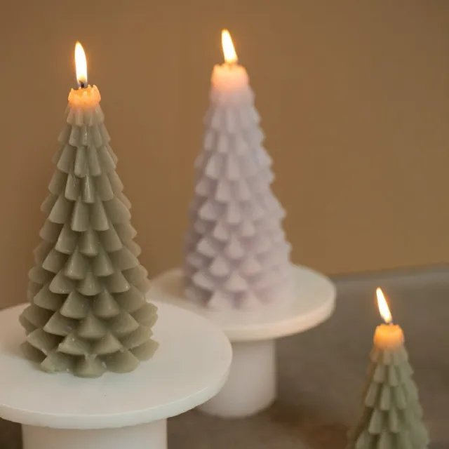 Rustik Lys Kerstboom kaars - Cool Grey - 10x20 cm - 42 branduren Licht grijs