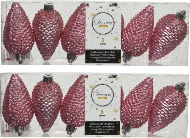 Decoris Kersthangers dennenappels - 24x - lippenstift roze - glitter - 8 cm - kunststof