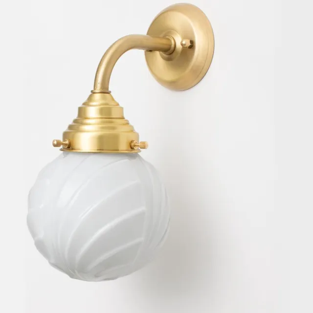 Coloured by Art Wandlamp Swingbulb Curve Messing - Art Deco Trade