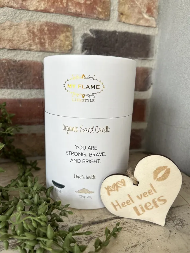 Creaties van hier Giftbox You are strong met Kaarsenzand en Houten Hartje - Kaars
