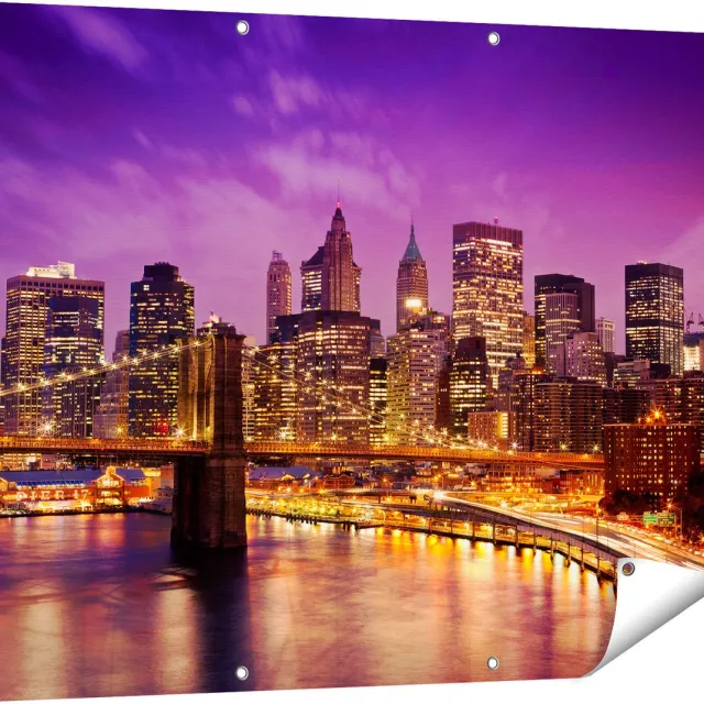 Gards Tuinposter Skyline New York van Centrum in het Paars - 120x90 cm - Tuindoek - Tuindecoratie - Wanddecoratie buiten - Tuinschilderij Multikleur
