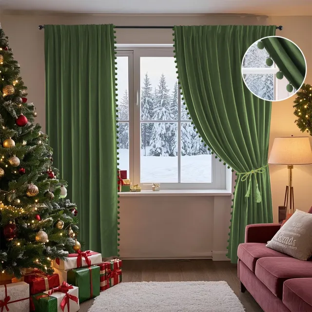 Qelus Kerstgroene 2 Stuks Fluwelen Verduisterend Gordijnen met Pompons - Kant en Klaar - 132x214 cm Winter Gordijn met Plooiband - Kerstdecoratie voor Woonkamer & Slaapkamer