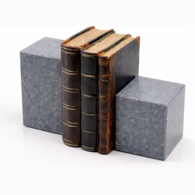 LuxuryQuarry Boekensteunen van Belgisch Blauwsteen – Set van 2 – Blauwgeschuurd – Handgemaakt – Luxe Natuursteen Boekenhouders