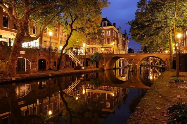 Donker Utrecht Poster Donker Utrecht - Oudegracht met Gaardbrug - 60 x 40 cm - glanzend papier Multi Colour