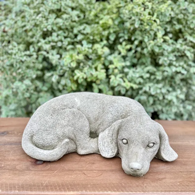 LO. Ornaments Betonnen tuinbeeld - slapende labrador grijs