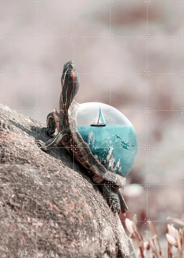 IXXI Aqua Turtle, Julien Tabet - 100 x 140 cm - Grote wanddecoratie en posters - Surrealisme, Digitale Kunst, Speels, Woonkamer, Natuur, Zeeleven Koele tinten / Blauw