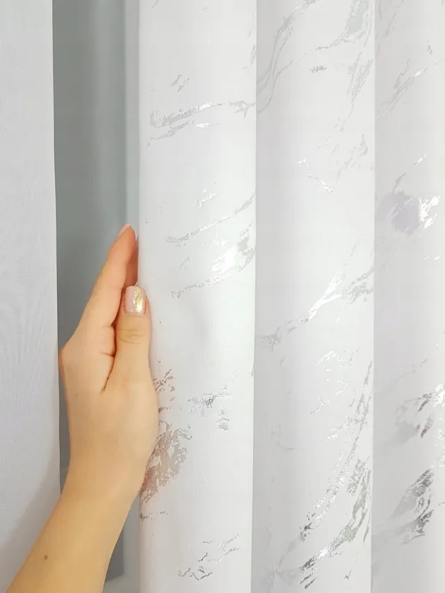 Firany Gotowe Wyprzedaż Luxe Velours Gordijn Wit met Zilveren Marmerprint - 140x250cm