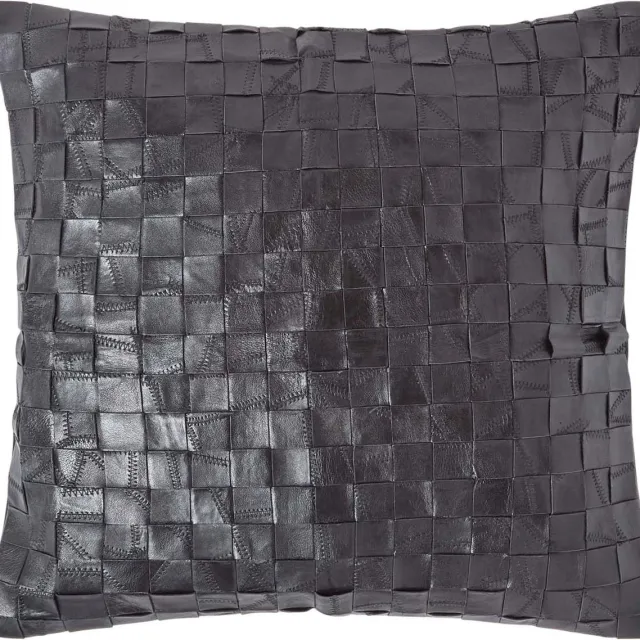 Homescapes Zwart leren mandgeweven kussen met verenvulling, 45 x 45 cm