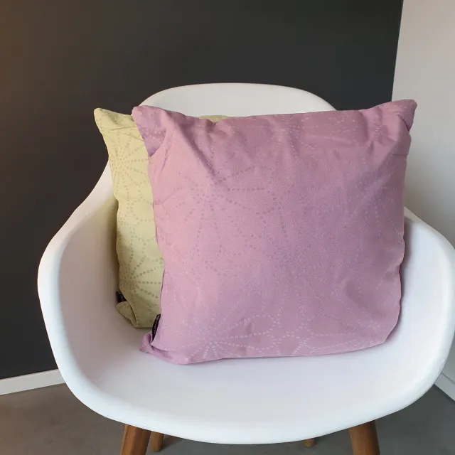 Overseas Kussen – Sierkussen – Kussens Woonkamer – Bloem – Zomer – Luxe Kussen – 45x45 cm – Fuchsia – Roze – Paars