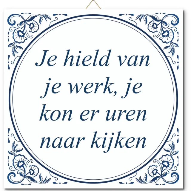 De Tegeltjesfabriek Tegeltje: Je hield van je werk, je kon er uren naar kijken (met hangertje) wit en blauw