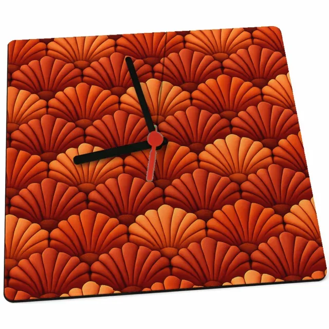 Mr Cadeautjes Klok 19 x 19 - design Herhaalpatroon van gestileerde stervormige schelpen in zacht | cadeau Wit
