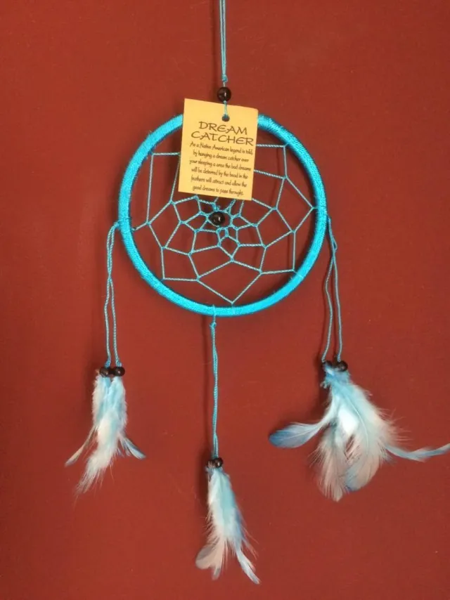 Zus & Zo Dromenvanger / Dreamcatcher Ø12cm zonder kleintjes - lichtblauw (blauwe veer)