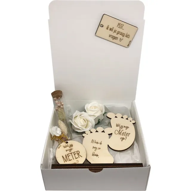Stars 4 you Geschenkbox Wil jij mijn METER zijn? | beige | sleutelhanger | droogbloemen | voetjes | meter vragen | meter worden | peettante vragen | peettante worden | cadeau | doosje met een vraag