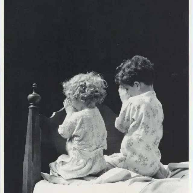 Catch Projecten Mini zwart-wit poster - Praying - H. Armstrong Roberts - 24x30 cm