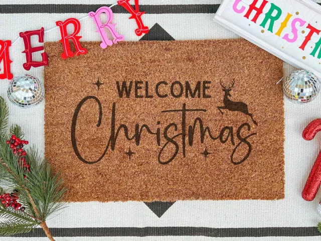 Laser Point Welcome Christmas | 60x40 cm | Nieuwe huis cadeau | Ingangsmat | Deurmat met stijl | Verhuizing cadeau | Praktisch & trendy | Perfect voor binnenkomst | Cadeau voor nieuwe woning Bruin | Zwart (Gravering 60x40)