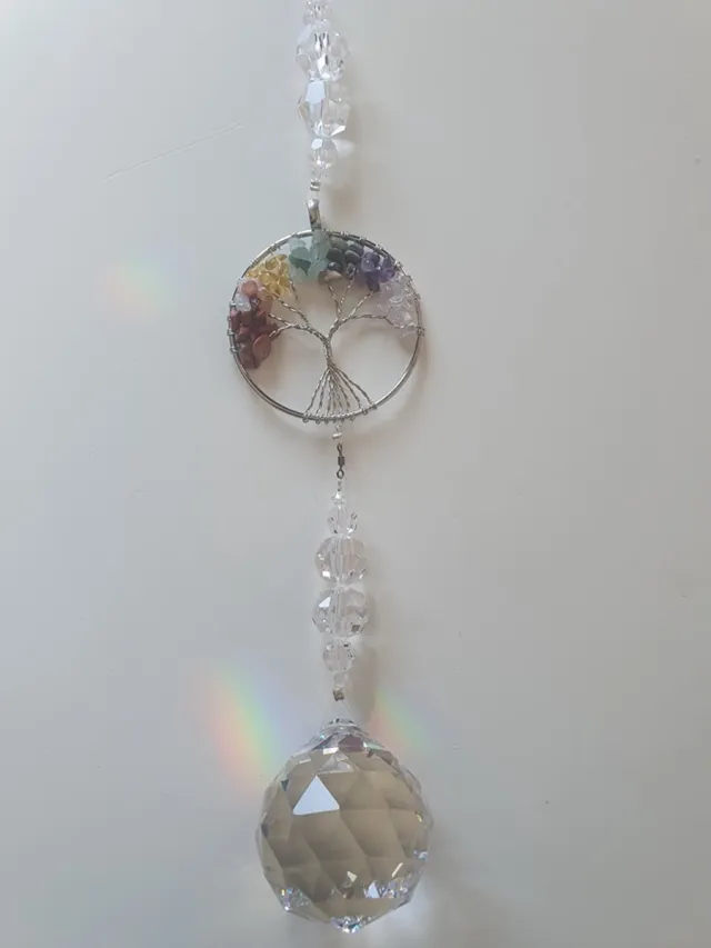 CrystalDesign Tree of Life Raamhanger Xxl met een bol 40mm kristal van het merk Asfour, Tree of Life van halfedelstenen , Raamkristal , Regenboogkristal, spiritueel, hanger, raamdecoratie, raam versiering, geboorte, geschenk, kerst, kerstpakket, gouden driehoek Transparant