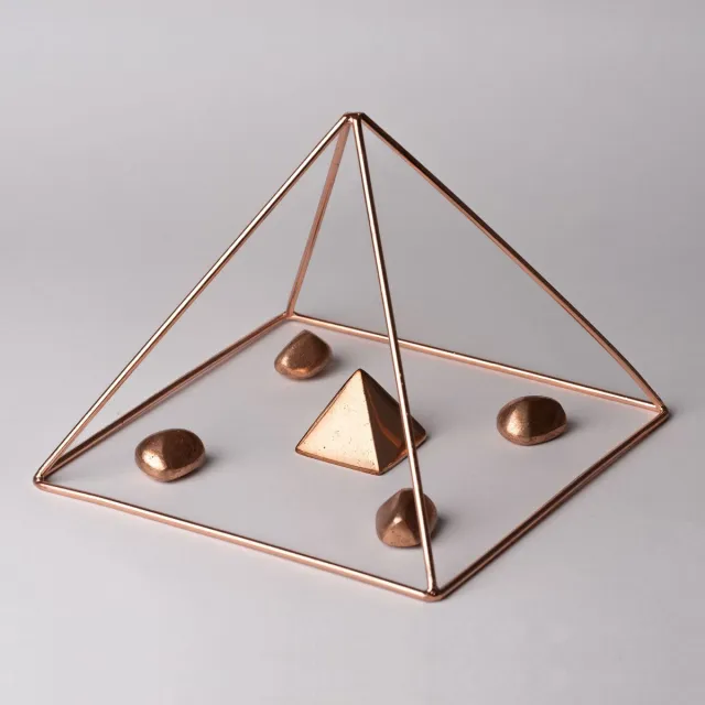 DEVA Loves Koperen Piramide - 15cm | opladen stenen & kristallen | Deva Loves