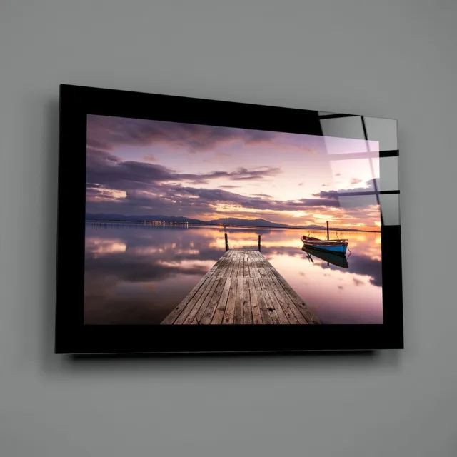 Insigne Art Glasschilderij – Aangemeerde Boot in Paarse Schemering – Decoratieve Kunst aan de Muur Meerkleurig