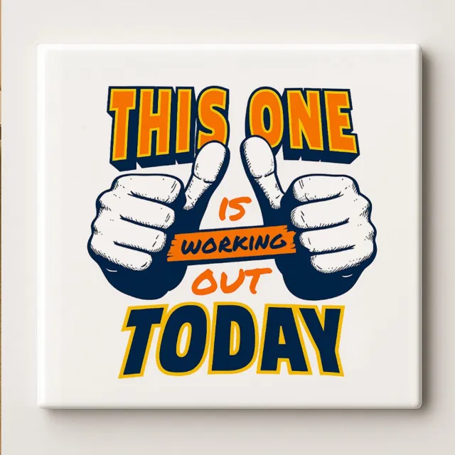Nevolis “This One Is Working Out Today” Grappige Fitness Tegel – 15x15cm Keramische Muurdecoratie, Perfect Cadeau voor Sportschoolliefhebbers, Workout of Woondecoratie Multi Color