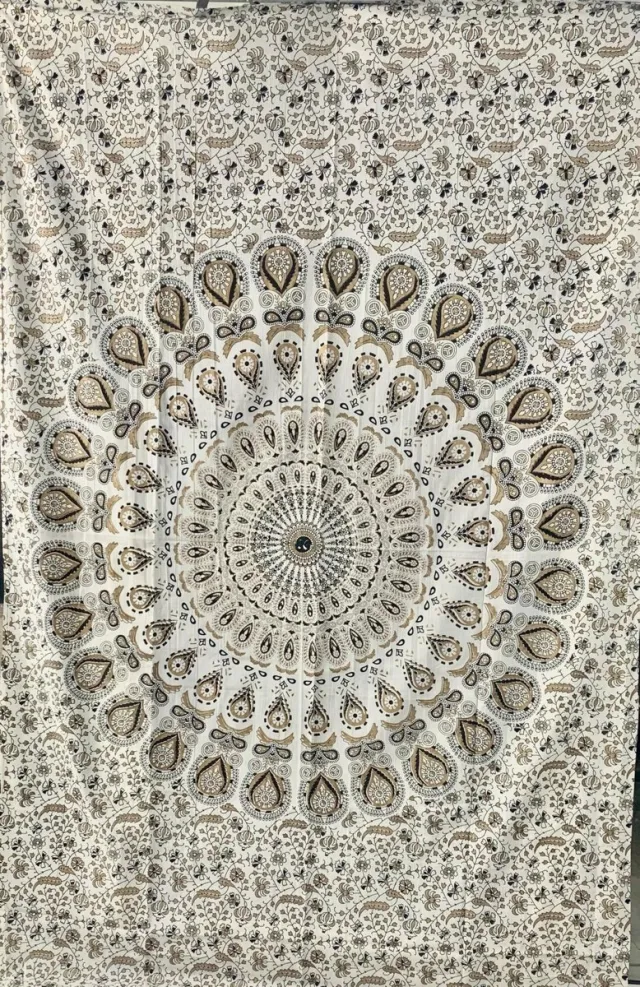 Unyqoos Decoratief Wandtapijt met Mandala en Pauwmotief voor Stijlvolle Interieurdecoratie, 127 x 152 cm goud