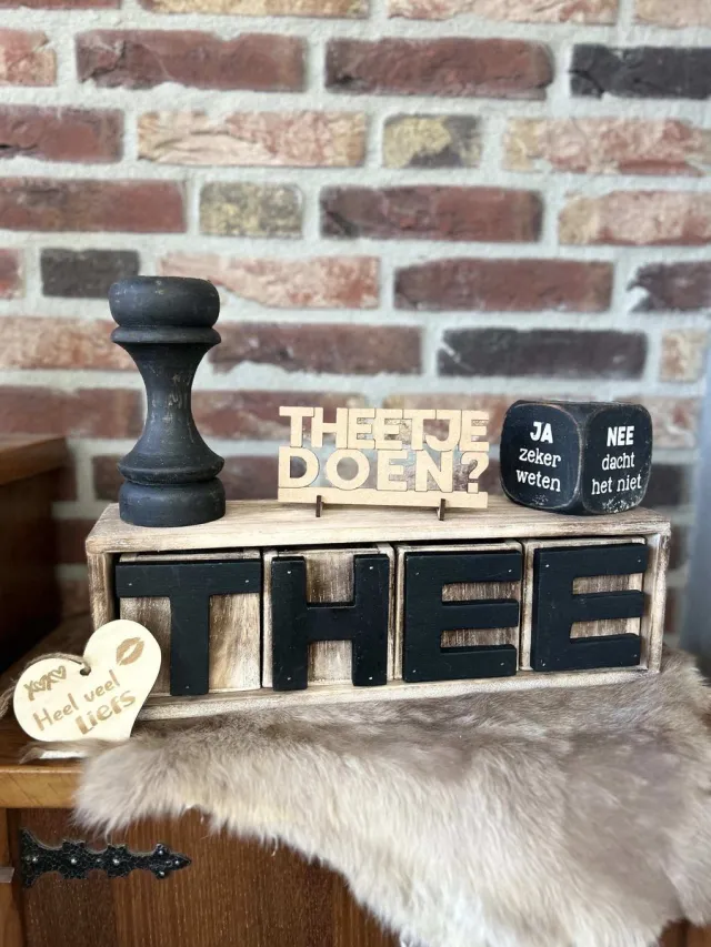 Creaties van hier Cadeau pakket Theetje doen - 40x12 - kandelaar - theekastje - dobbelsteen ja/nee - theetje doen? - met houten hartje