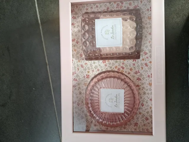 Home Deco geschenk set geurkaarsen magnolia - 2 stuks -geschenk verpakking - leuk kado - kerst - moeder dag - verjaardag - vriendin roze