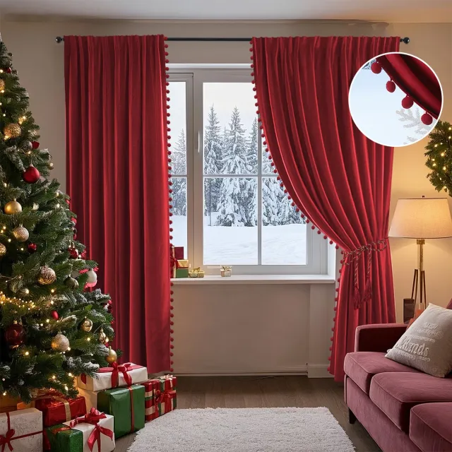 Qelus Kerstrode 2 Stuks Fluwelen Verduisterend Gordijnen met Pompons - Kant en Klaar - 132x274 cm Winter Gordijn met Plooiband - Kerstdecoratie voor Woonkamer & Slaapkamer Kerstrood