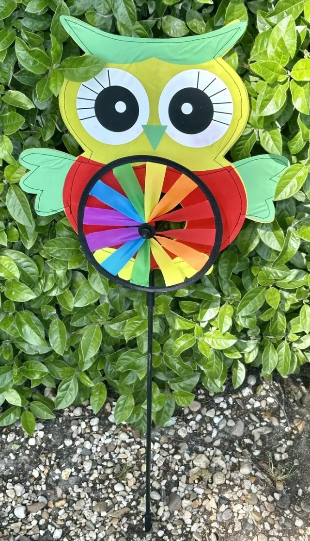 Impuls Windmolen met "Gekleurde Uil" - meerkleurig + groen - nylon + kunststof steker- dia 16 cm x hoogte 76 cm - Tuinaccessoires - Tuinstekers Meerkleurig - groene uil